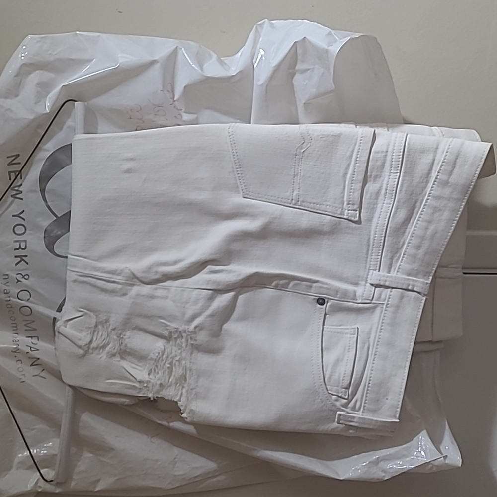 Jr Capri distressed jeans